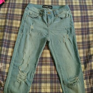 Light wash frayed skinny jeans